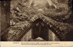 CPA Reims Le Croisillon Du Grand Comble et la cathedrale apres la guerre