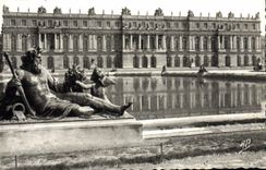 VINTAGE POSTCARD Versailles the water palate and floor
