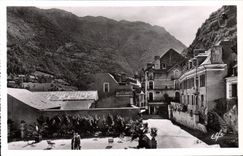 CPA Saint Sauveur Rue principale et l'etablissement 