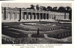 CPA Versailles Palais Du Gran Trianon Le Peristyle et les jardins