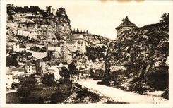 CPA Rocamadour Le Rocher vu de la route de Cahors