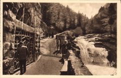 VINTAGE POSTCARD Cauterets Mauhourat Source