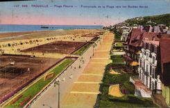 La playa de Trouville de la POSTAL de la VENDIMIA floreció la caminata de la playa hacia el tenis de las rocas del negro