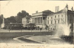 VINTAGE POSTCARD Tours Law courts and Water Tram Jets