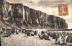 CPA Le Treport La Plage et les Falaises 