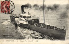 La POSTAL Trouville de la VENDIMIA teclea en el barco del mar abierto