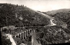 CPM Thiers La route de Lyon dans les Gorges de la Durolle 