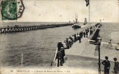 CPA Trouville L'Arrivee du Bateau du Havre 