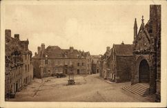 VINTAGE POSTCARD Locronan the Place the Old Well Houses of XVle