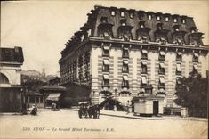 POSTAL Lyon de la VENDIMIA el término grande del hotel
