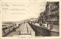 CPA Cabourg La grande et la petite Digue 