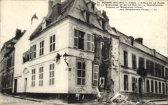 CPA Militaria Guerre Arras Angle De La Place de la Madeleine et de la rue de Gouvernance 