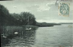 CPA Barques au bord de l'eau Bateau