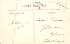 Fuente de Bruselas de la POSTAL de la VENDIMIA en la corte del ayuntamiento