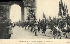 CPA Paris Les fetes de la Victoire 14 juillet 1919 Le defile Troupes ecossaises Militaria