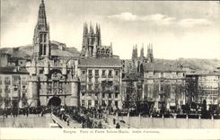 CPA Burgos Pont et Porte Saint Marie Defile d'artillerie Militaria
