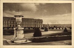 VINTAGE POSTCARD Small Tables of Versailles the castle and floors