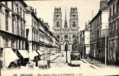 CPA Orleans Rue Jeanne d'Arc et la Cathedrale Tramway