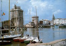 MODERN CARD La Rochelle the Port Turn St Nicolas Tower of the Chain and Tower of the Lantern
