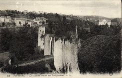 CPA Poitiers Les Douves Restes des fortifications