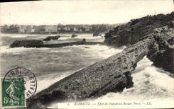 VINTAGE POSTCARD Biarritz Effet De Vagyes With the Rock Bores