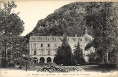 VINTAGE POSTCARD Vernet Les Bains the Paradise Of the Pyrenees the large hotel of Portugal