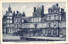 VINTAGE POSTCARD Drill De Fontainebleau Frontage On the Court Of the Good-byes