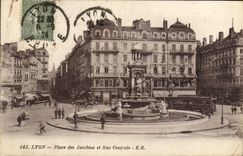 CPA Lyon Place des Jacobins et Rue Centrale
