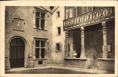 CPA Poitiers Hotel Fume Faculte des Lettres Interieur de la cour La galerie 