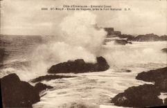 VINTAGE POSTCARD Holy Malo Details of Waves Close the Strong National