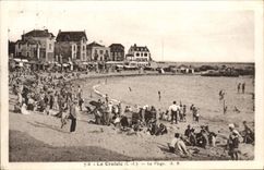 VINTAGE POSTCARD Croisic the Beach
