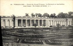 CPA Versailles Palais Du Grand Trianon Le Peristyle Et Les Jardins
