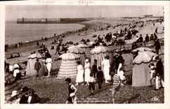 VINTAGE POSTCARD Dieppe View of the beach