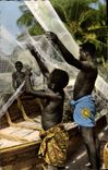 CPM L'Afrique En Couleurs Pecheurs Reparant Leurs filets 