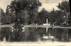 VINTAGE POSTCARD Puy the Water Part Of the Garden Of the Horseshoe Swans