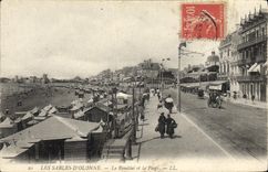 CPA Les Sables D'Olonne Le Remblai Et La Plage
