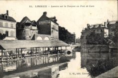 Lavanderías automáticas de Lisieux de la POSTAL de la VENDIMIA en los tambores con el puente de Caen