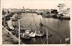 POSTAL MODERNA Sables d'Olonne cuadro total de los barcos portuarios