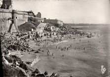 CPM Saint Malo Remparts et la plage Bon Secours 