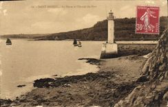 CPA Saint Brieuc Le phare Et I'Entree Du Port