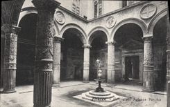 VINTAGE POSTCARD Firenze Cortile Del Palazzo Vecchia