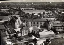 CPM Montebourg L'Abbaye Fondee Par Guillaume le Conquerant Vue aerienne