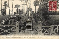 CPA Mesnil Mauger La Grotte Et Le Calvaire