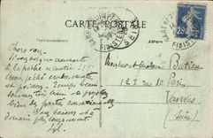 CPA Pensive Jeune Fille De l'Ile De Sein Folklore