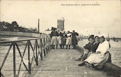 CPA Sables Dolonne Sablaises sur la jetee de la Chaume Folklore 