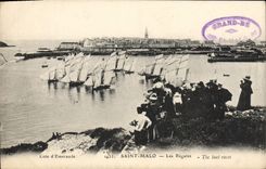 VINTAGE POSTCARD Holy Malo the Regattas Boats