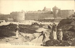 CPA Saint Malo Le Chateau Et Les Rochers Au Fort National