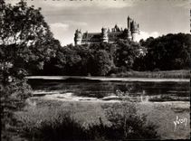 MODERN CARD Pierrefonds the castle and the lake