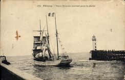Tierra de Fecamp Neuvier de la POSTAL de la VENDIMIA que se va para los pescados del barco de Nueve de la zona de pesca