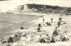 VINTAGE POSTCARD Etretat Blanchiesseuses